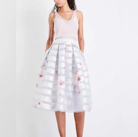 ⭐️ Pre-loved Ted Baker Floral Print Skirt- Size 1⭐️ - Picture 3 of 7